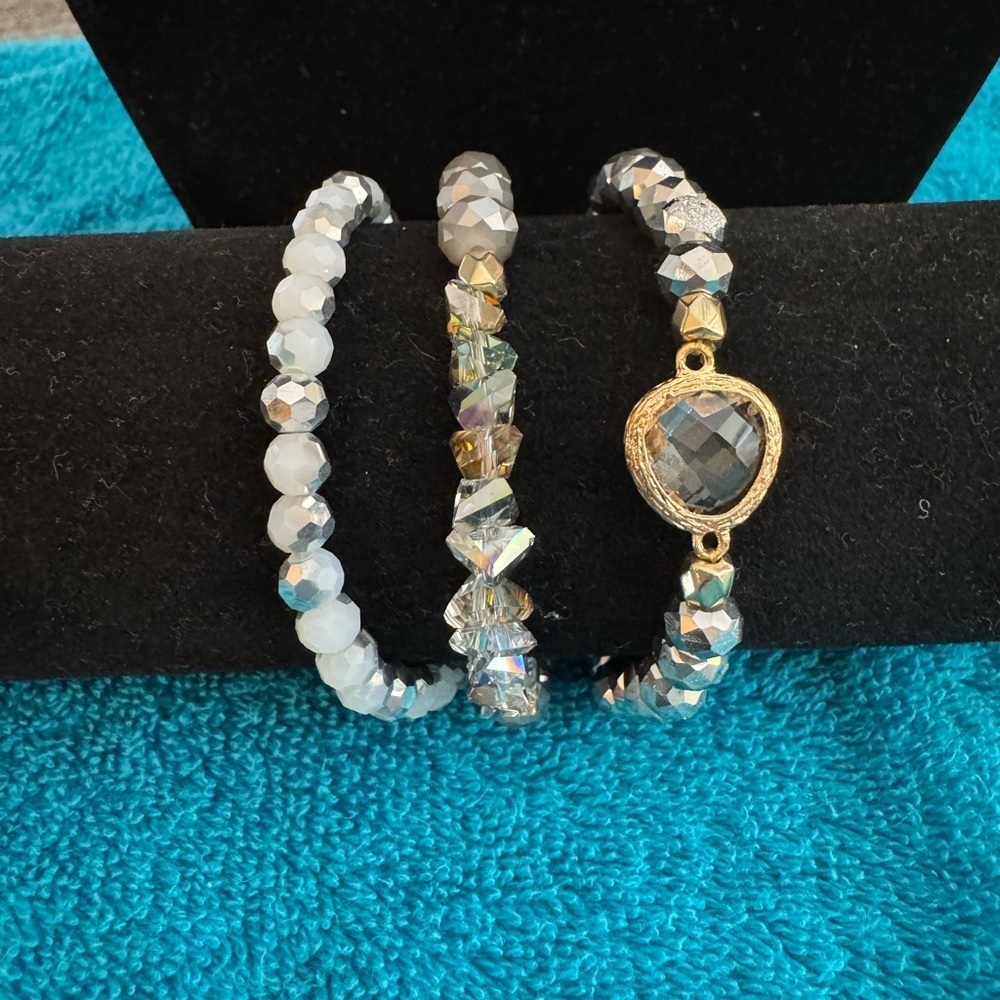 Elegant Beaded Bracelet Set with Gold Accent